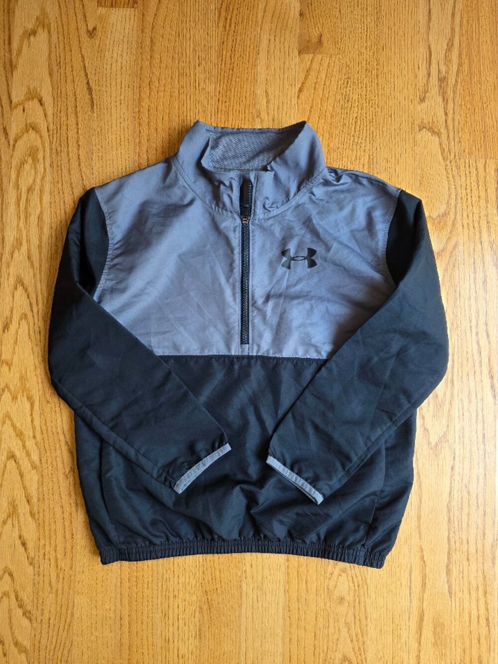 Under Armour Boys Lightweight Windbreaker | Medium | Half Zip Pull Over Gray
